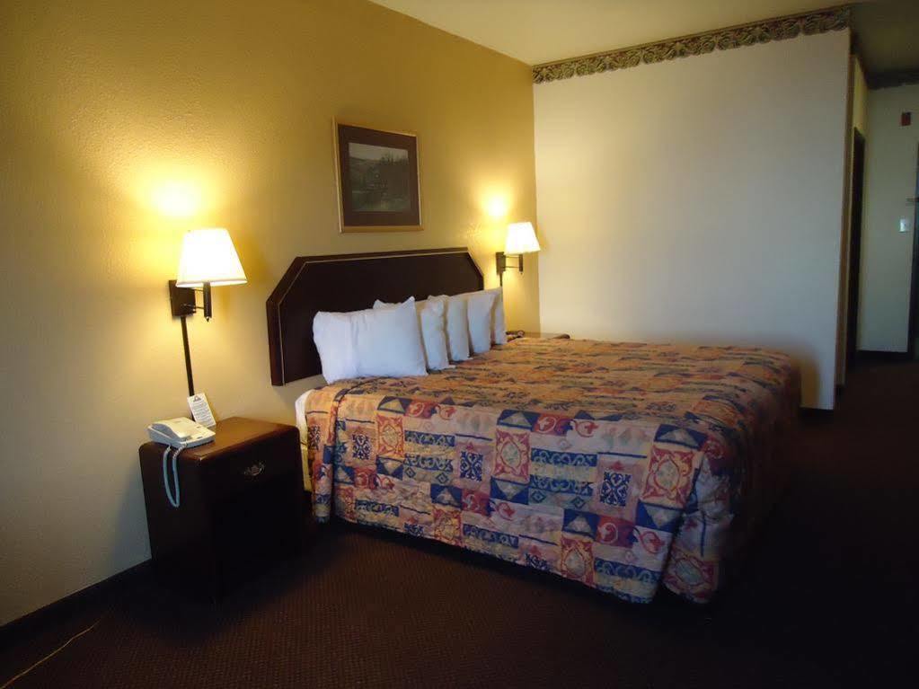 Red Roof Inn Fort Worth - Saginaw Exterior photo